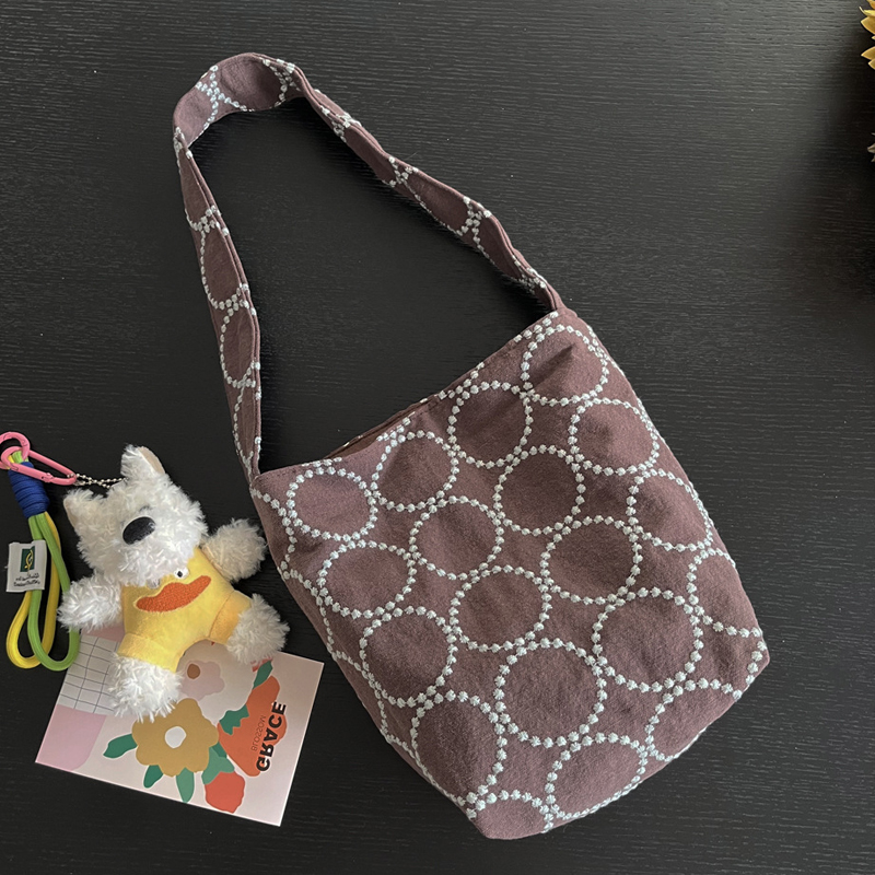 Interior Design Japan - Japońskie torebki typu bucket bag dla