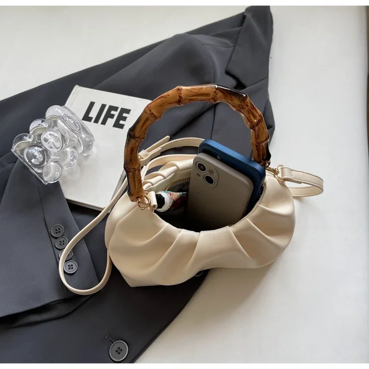 Modne, niszowe, proste i klasy – Interior Design Simple recenzja i cena