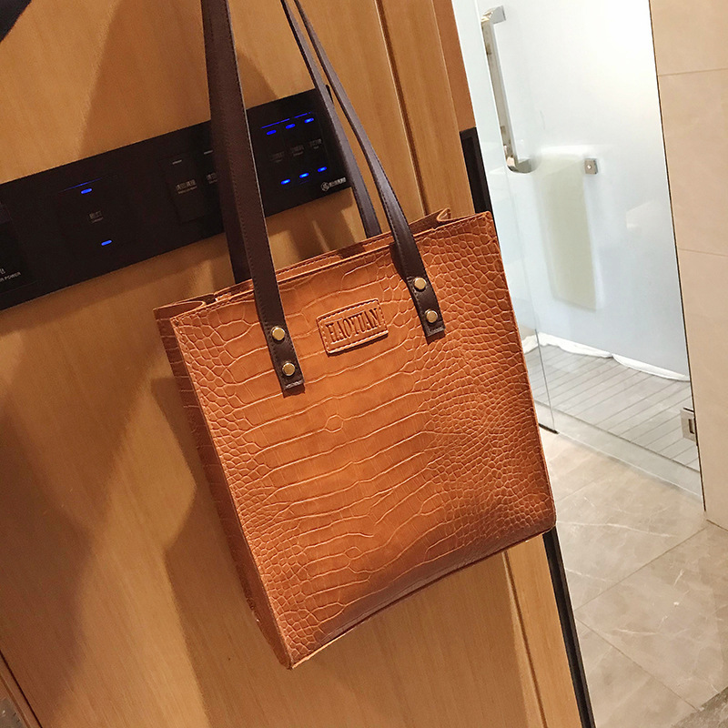 Wzór krokodyla kobiety prosta  – Interior Design Simple recenzja i cena